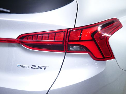 Used 2023 Hyundai Santa Fe Limited AWD/4WD image 17