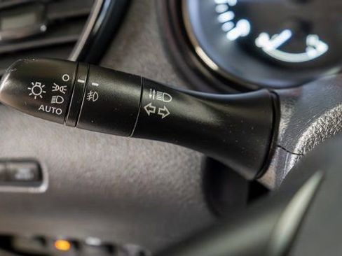 Used 2017 Nissan Rogue SV w/ SV Premium Package image 23