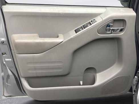 Used 2020 Nissan Frontier SV image 9