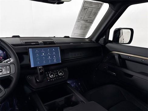 Used 2025 Land Rover Defender 110 S image 26