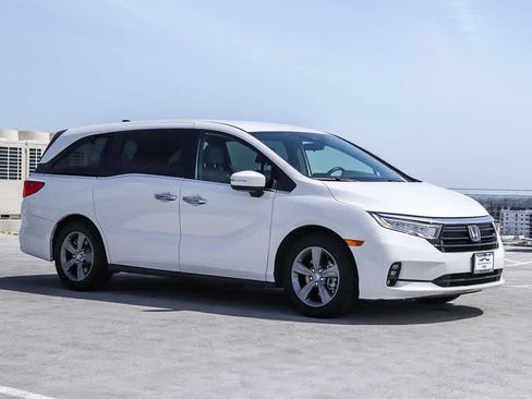 Used 2023 Honda Odyssey EX image 3
