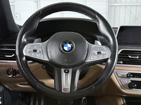 Used 2022 BMW 750i xDrive w/ Executive Package image 45