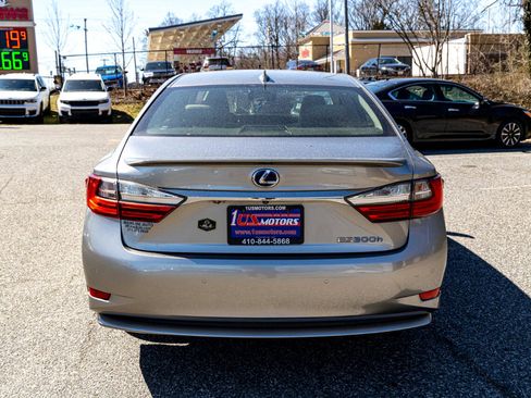 Used 2017 Lexus ES 300h image 5