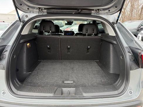 Used 2025 Chevrolet Trax LT w/ LT Convenience Package image 31