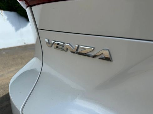 Used 2021 Toyota Venza LE AWD/4WD image 7