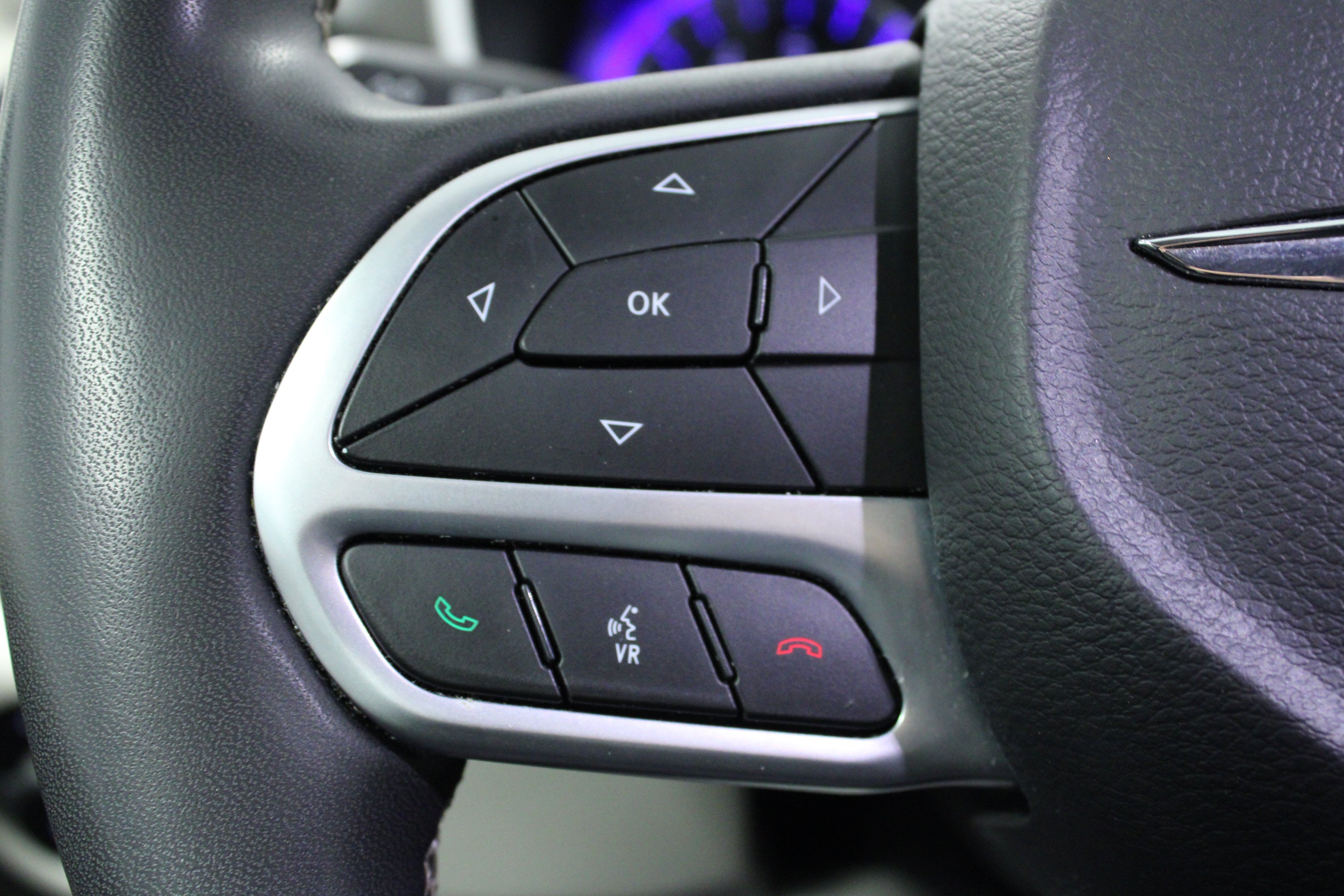 Used 2023 Chrysler Pacifica Touring-L FWD image 21