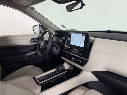 Used 2023 Nissan Pathfinder SL FWD image 31