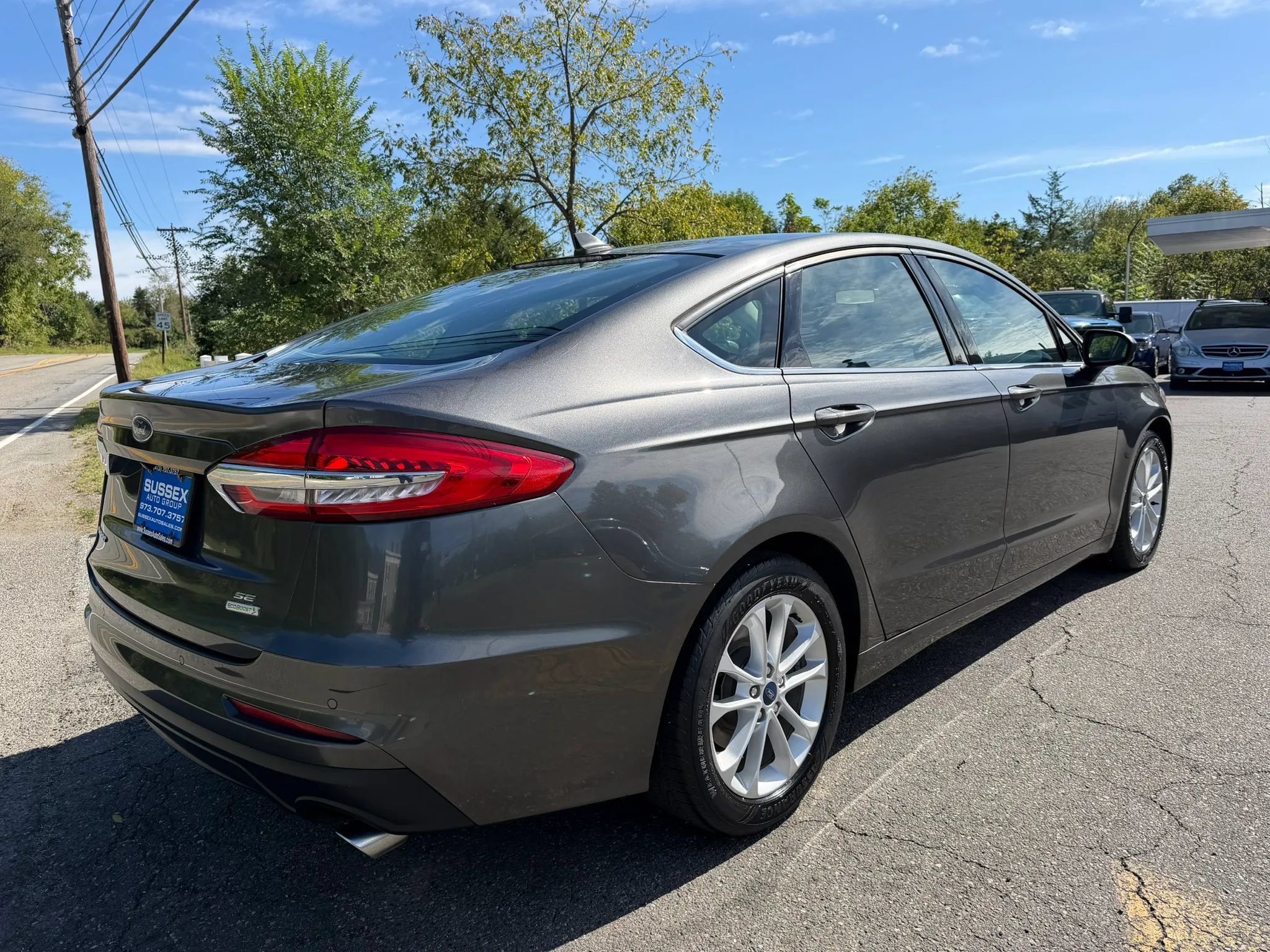 Used 2019 Ford Fusion SE FWD image 4