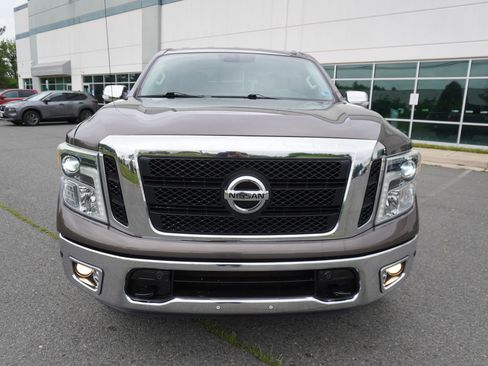 Used 2017 Nissan Titan SL AWD/4WD image 2