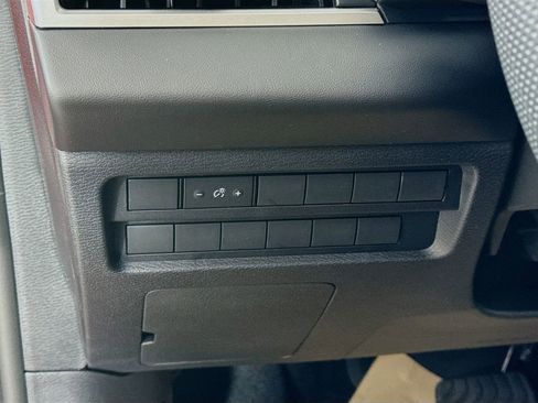 New 2025 Mitsubishi Outlander ES image 10