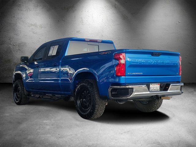 Used 2023 Chevrolet Silverado 1500 LT w/ Convenience Package II AWD/4WD image 4