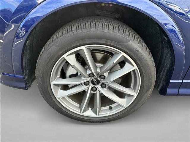Used 2025 Audi Q3 2.0T Premium w/ Convenience Package AWD/4WD image 9