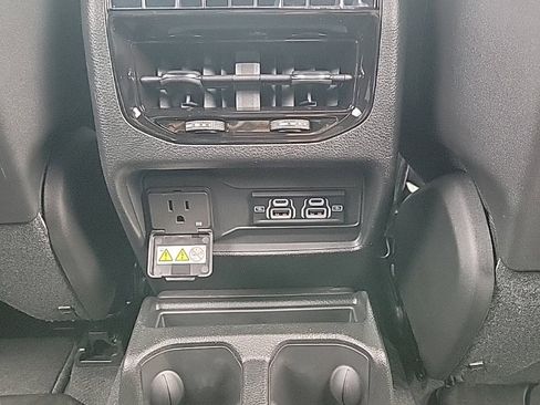 New 2025 Jeep Grand Cherokee L Altitude image 15