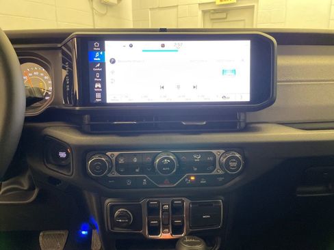 New 2026 Jeep Gladiator Sport AWD/4WD image 10