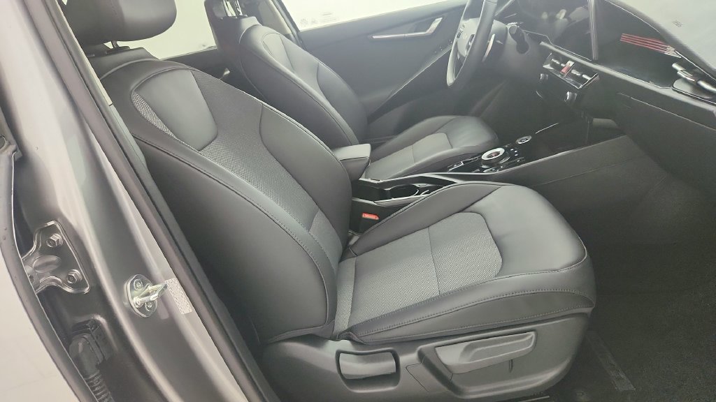 Used 2024 Kia Niro EX w/ EX Cold Weather Package FWD image 29