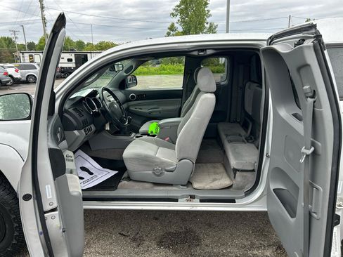Used 2005 Toyota Tacoma PreRunner RWD image 17