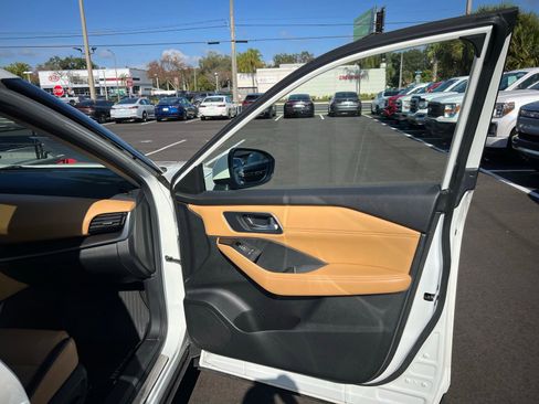 Used 2021 Nissan Rogue Platinum image 53