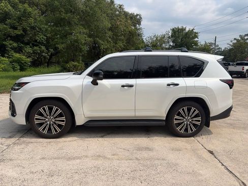 Used 2024 Lexus LX 600 4WD w/ Appearance Package image 3