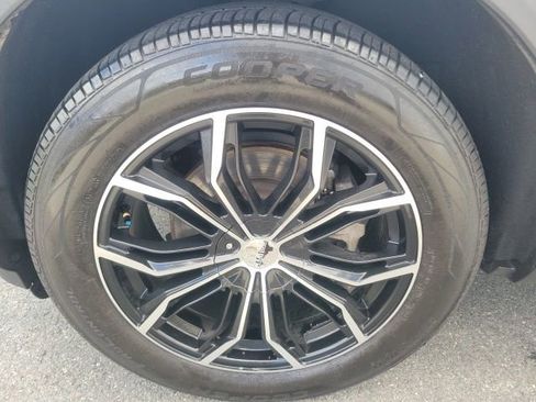 Used 2020 Ford Explorer XLT w/ Equipment Group 202A AWD/4WD image 3