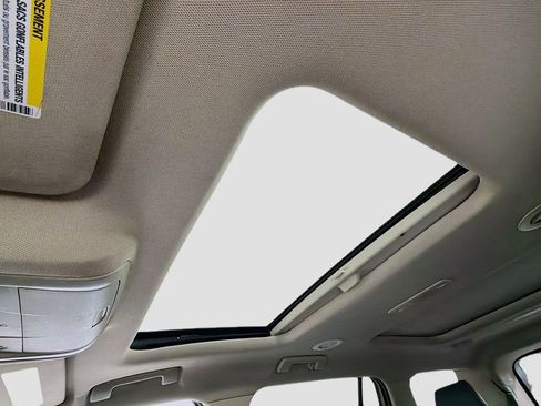 Used 2019 GMC Acadia Denali w/ Technology Package AWD/4WD image 21