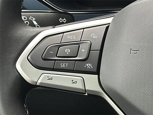 Certified 2024 Volkswagen Taos SE image 24