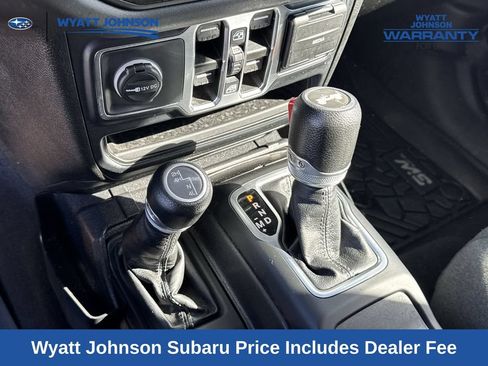 Used 2024 Jeep Wrangler Unlimited Sahara AWD/4WD image 16