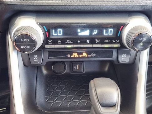 Used 2025 Toyota RAV4 XLE FWD image 21