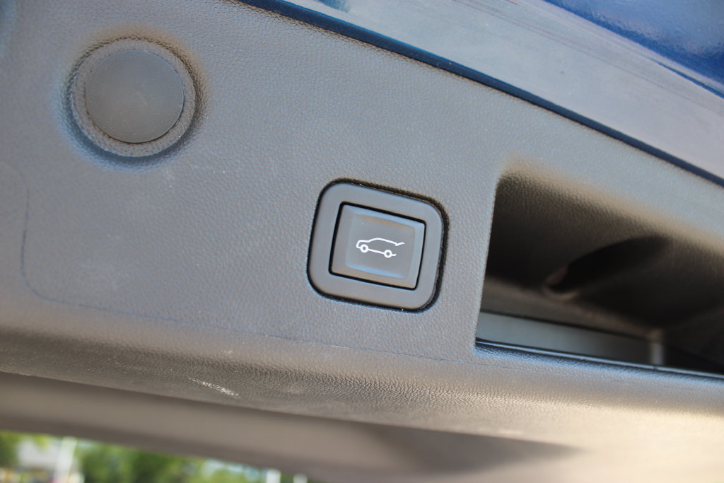 Certified 2023 Chevrolet Equinox Premier FWD image 38