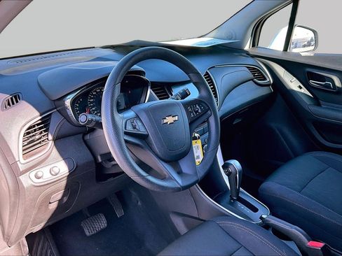 Used 2017 Chevrolet Trax LT AWD/4WD image 12