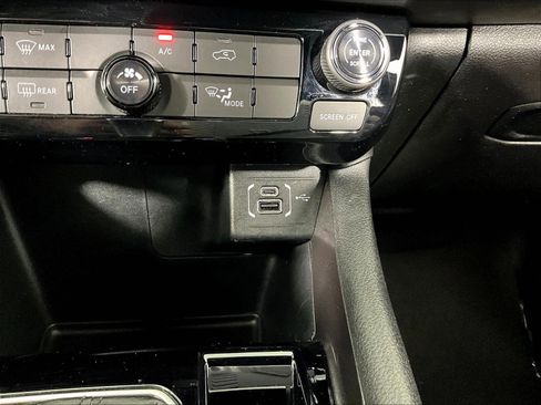 Used 2024 Jeep Compass Latitude w/ Altitude Special Edition AWD/4WD image 16