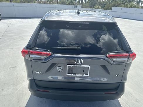 Used 2022 Toyota RAV4 LE image 39