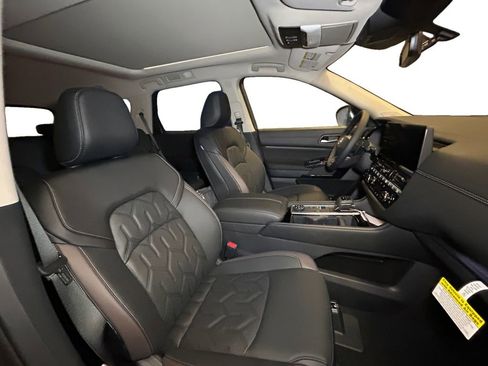 New 2026 Nissan Pathfinder Platinum w/ Accent Package image 15