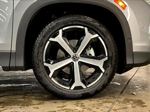 New 2026 Volkswagen Tiguan SE image 14