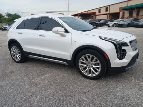 Used 2020 Cadillac XT4 Premium Luxury FWD image 1