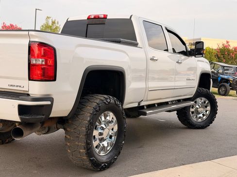Used 2019 GMC Sierra 2500 Denali w/ Duramax Plus Package AWD/4WD image 25