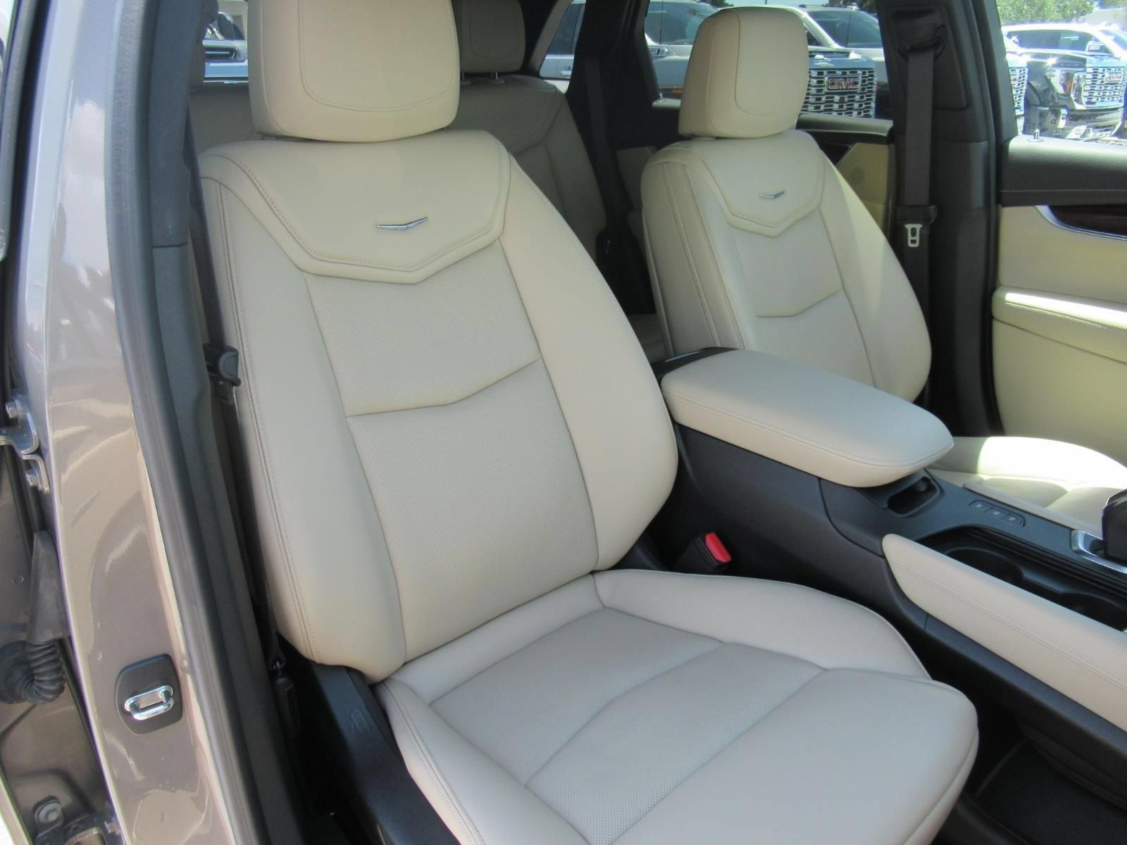 Used 2018 Cadillac XT5 Premium Luxury w/ Driver Assist Package AWD/4WD image 9