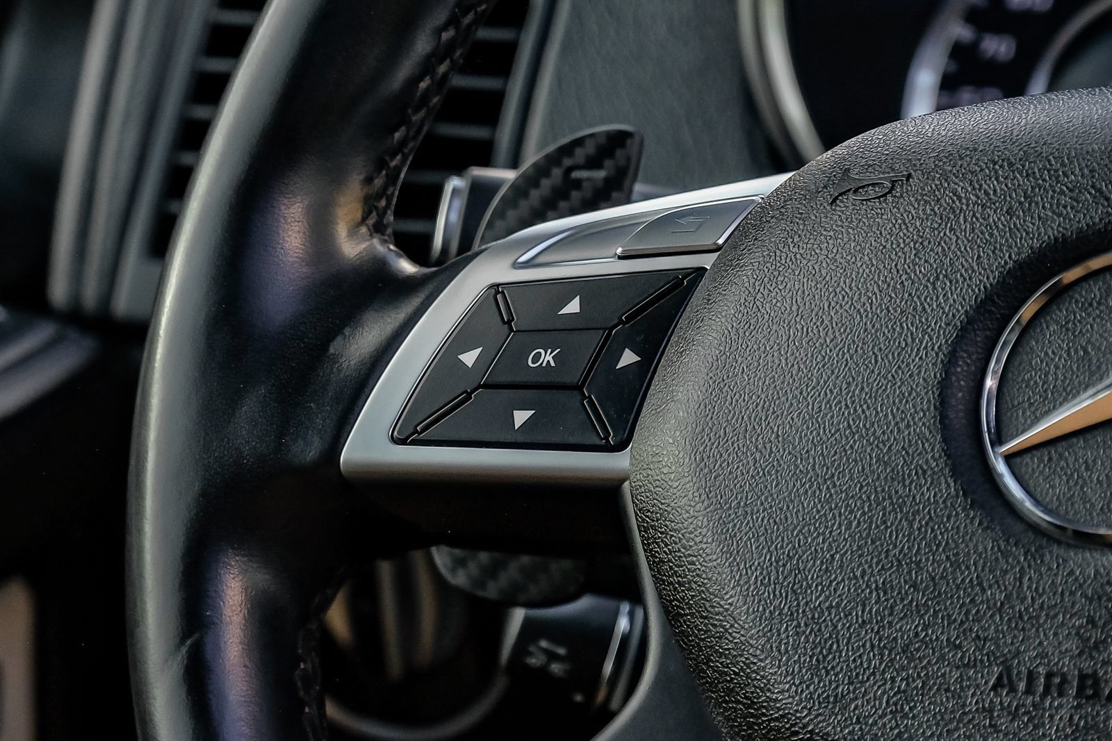 Used 2013 Mercedes-Benz G 63 AMG 4MATIC image 17