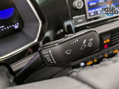 Used 2023 Volkswagen Jetta SE w/ Panoramic Sunroof Package FWD image 19