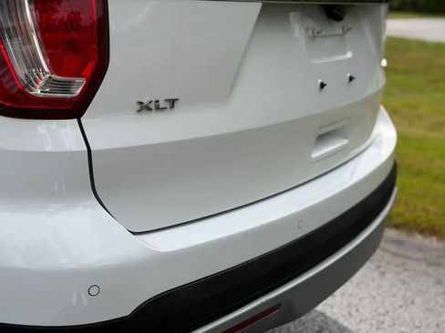 Used 2016 Ford Explorer XLT AWD/4WD image 9