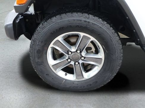 Used 2021 Jeep Wrangler Unlimited Sahara AWD/4WD image 9