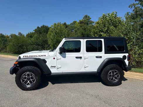 Used 2024 Jeep Wrangler Unlimited Rubicon w/ Technology Group AWD/4WD image 4