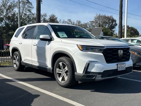 Used 2025 Honda Pilot EX-L image 2