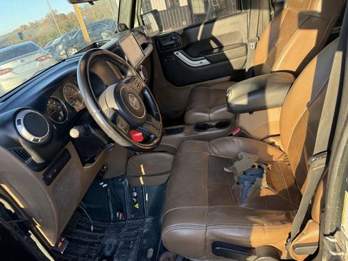 Used 2011 Jeep Wrangler Unlimited Rubicon w/ Dual Top Group image 18