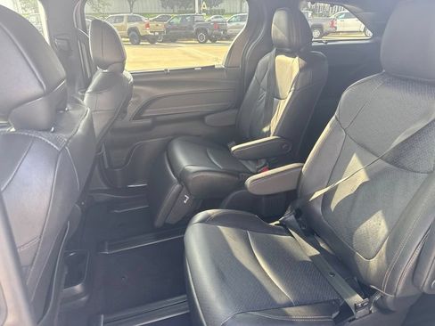 Used 2025 Toyota Sienna Limited AWD/4WD image 10