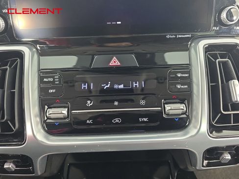 Used 2022 Kia Sorento SX image 19