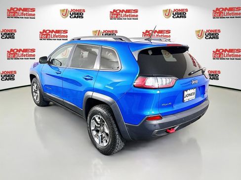 Used 2019 Jeep Cherokee Trailhawk AWD/4WD image 2