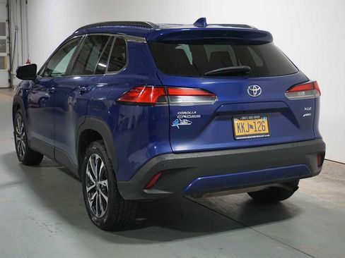 Used 2023 Toyota Corolla Cross XLE image 3