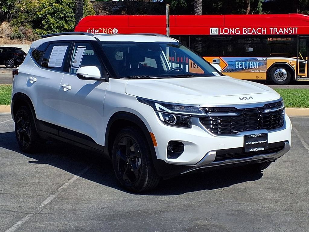 Certified 2026 Kia Seltos EX w/ EX Sunroof Package FWD image 3