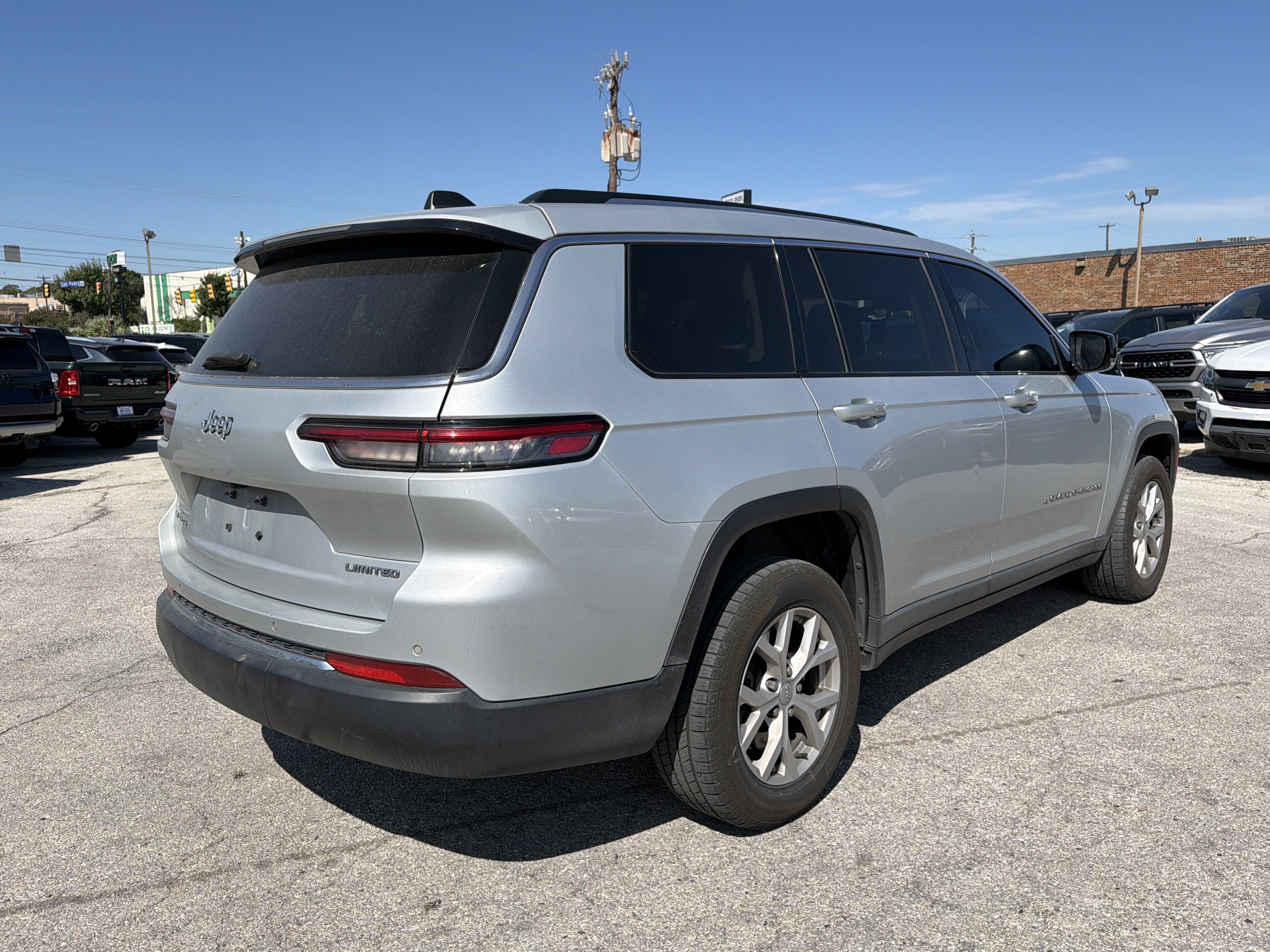 Used 2021 Jeep Grand Cherokee L Limited AWD/4WD image 3