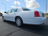 Used 2010 Lincoln Town Car Signature Limited image 2